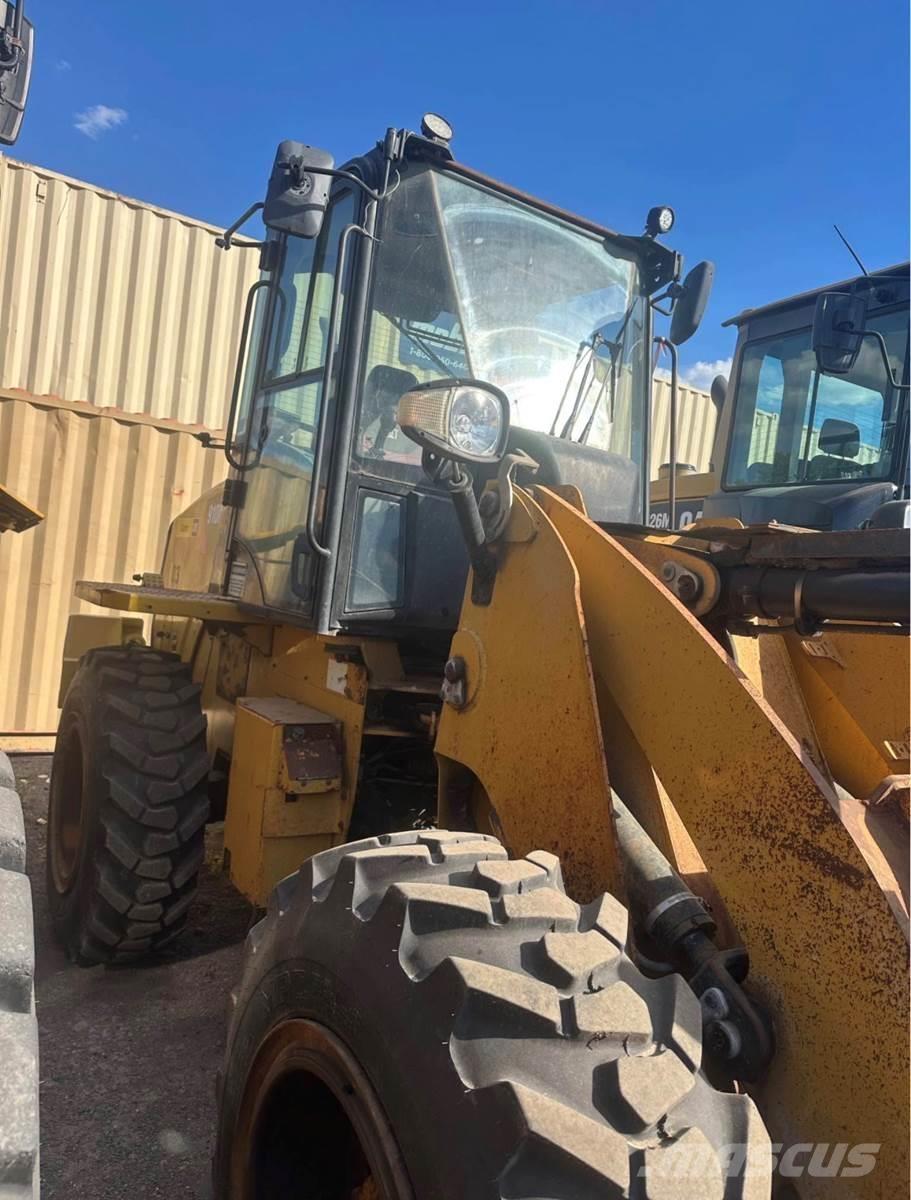 CAT 910M Kolesni nakladalci