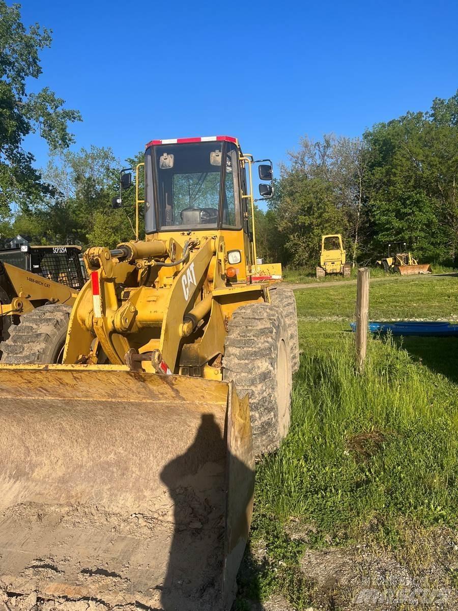 CAT 916 Kolesni nakladalci