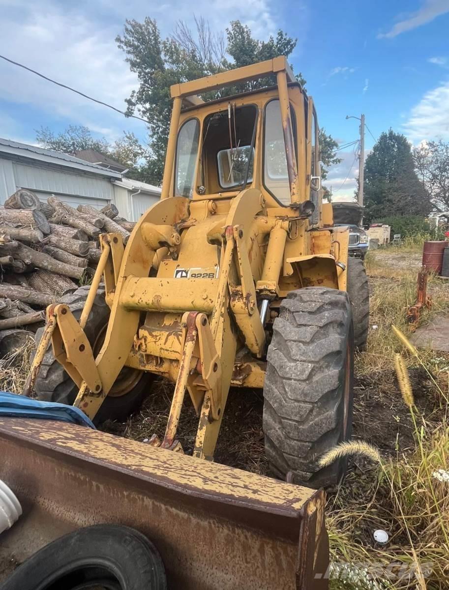 CAT 922B Kolesni nakladalci