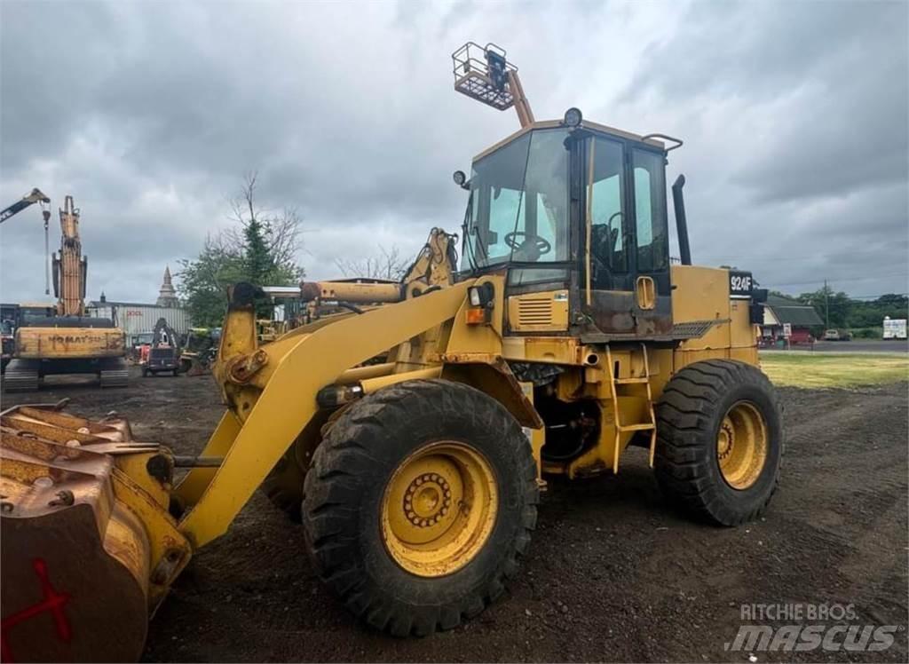 CAT 924F Kolesni nakladalci