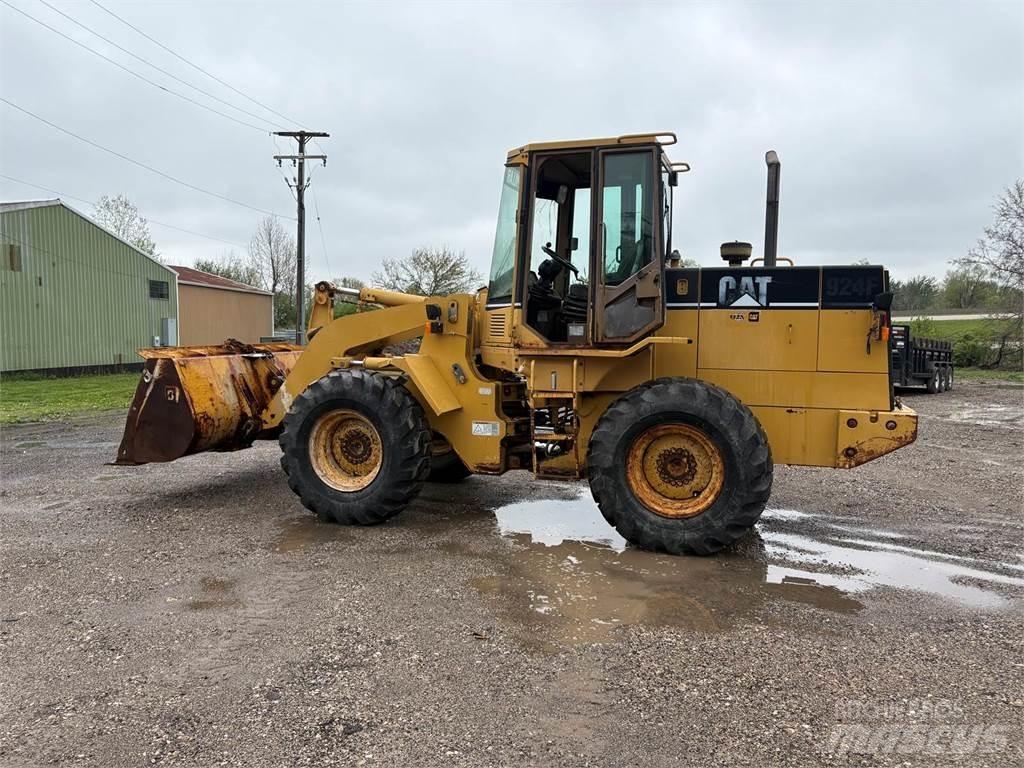 CAT 924F Kolesni nakladalci