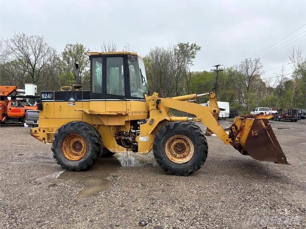 CAT 924F Kolesni nakladalci