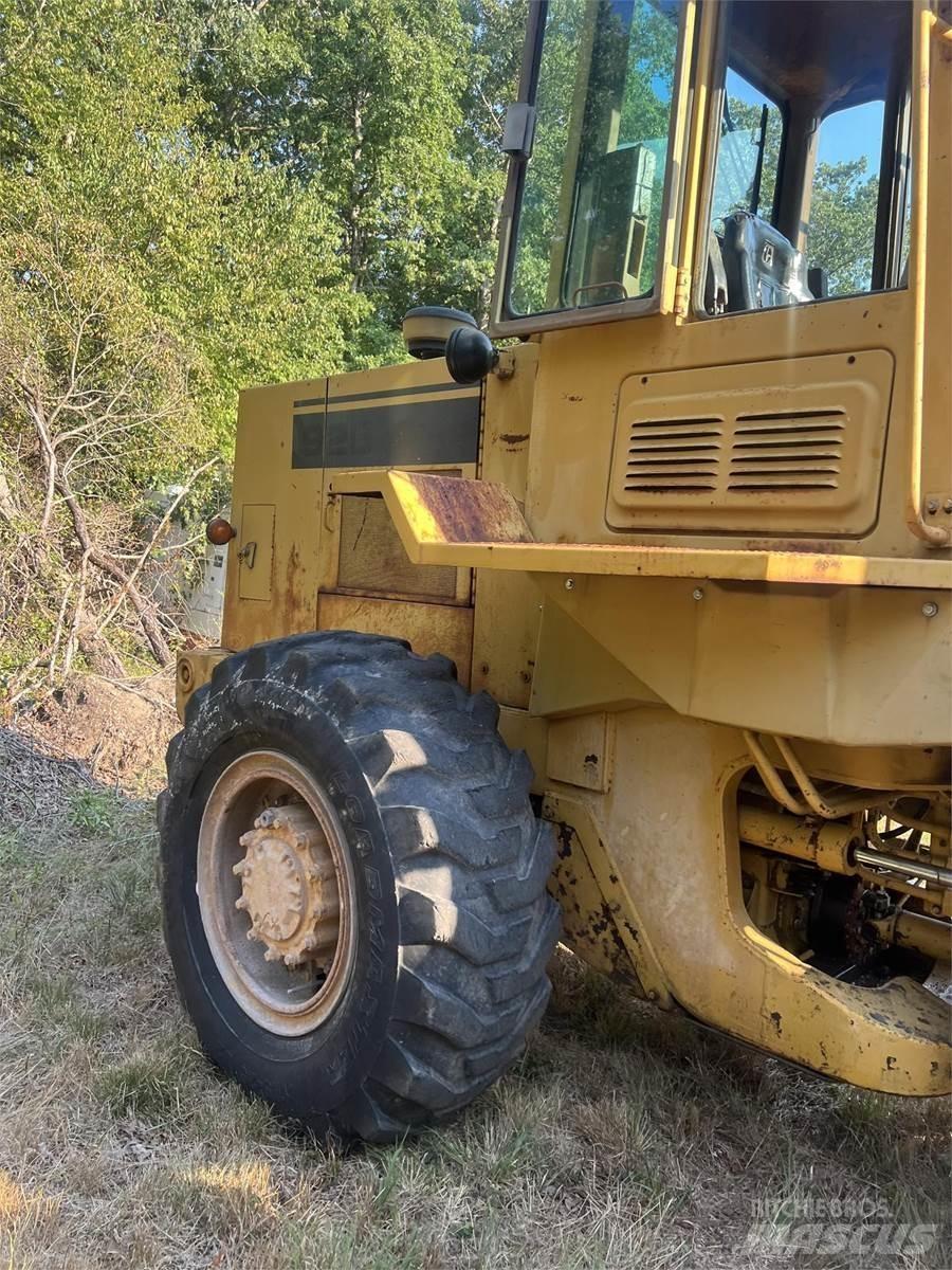 CAT 926 Kolesni nakladalci