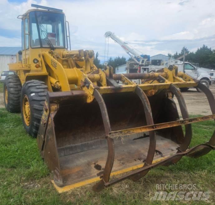 CAT 926E Kolesni nakladalci