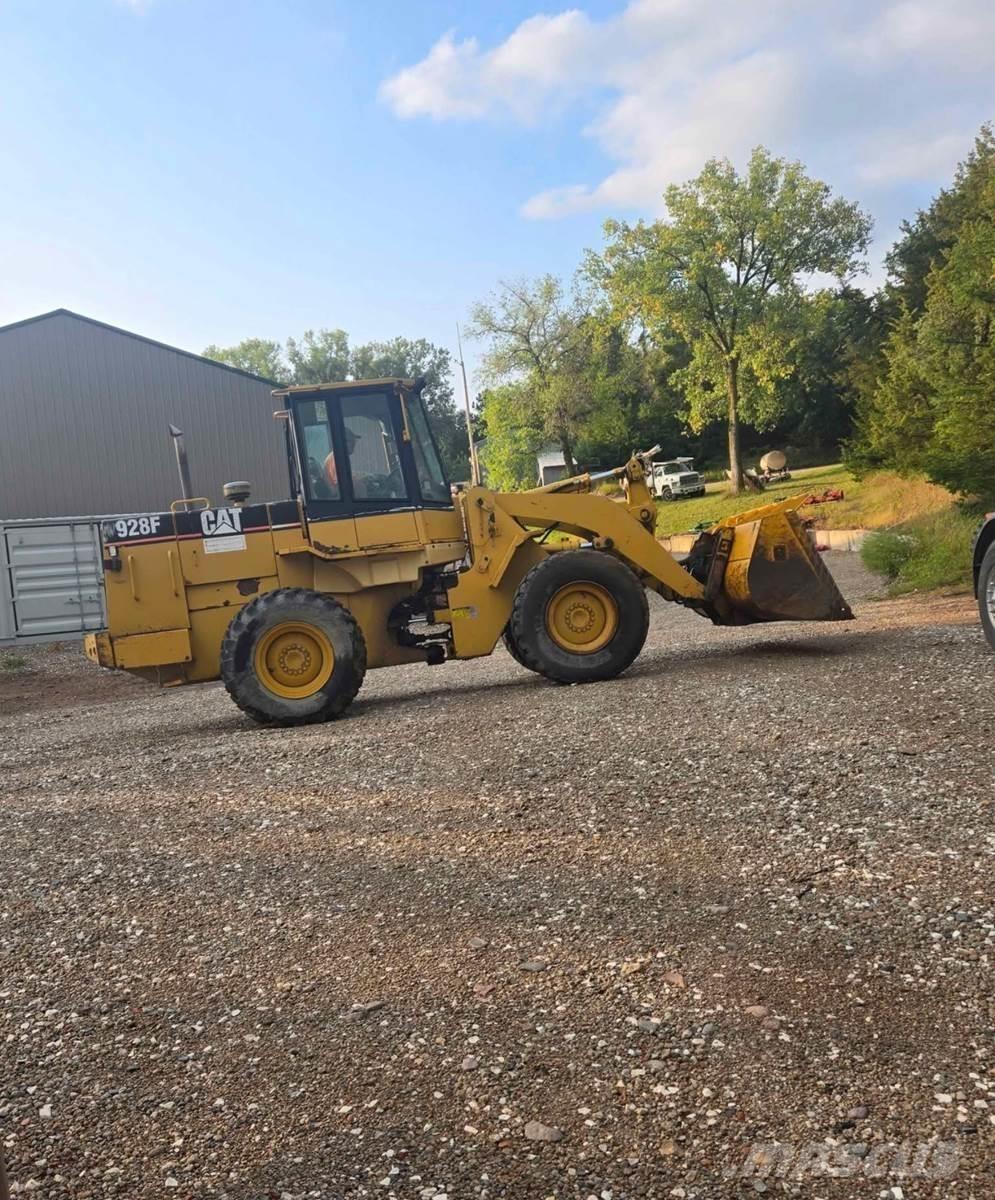 CAT 928F Kolesni nakladalci