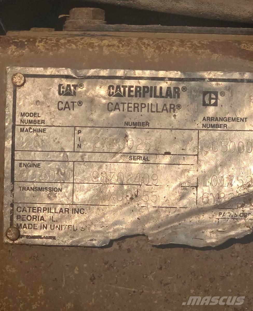 CAT 928F Kolesni nakladalci