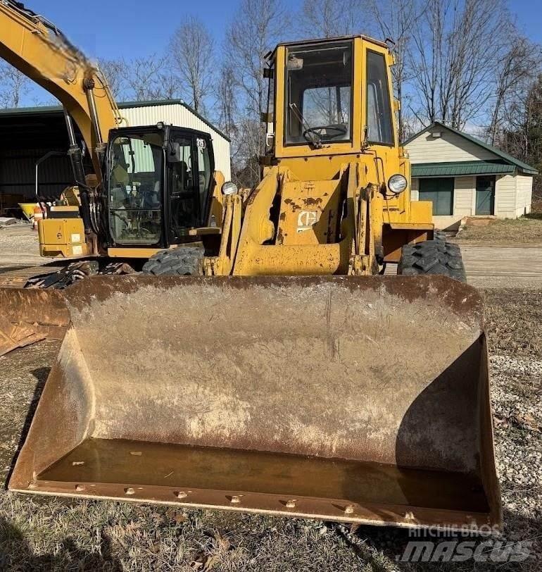CAT 930 Kolesni nakladalci