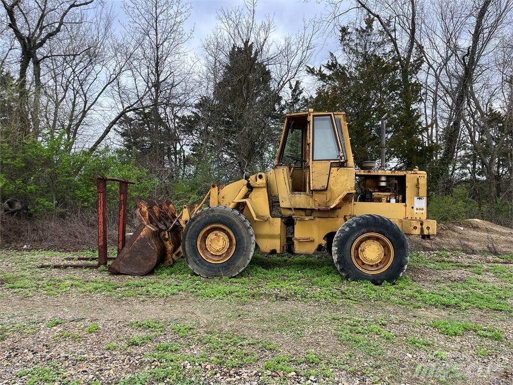 CAT 930 Kolesni nakladalci
