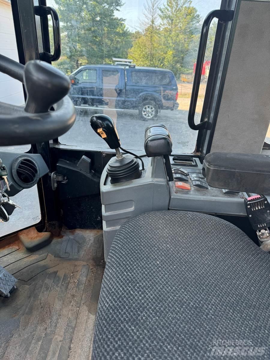 CAT 930G Kolesni nakladalci