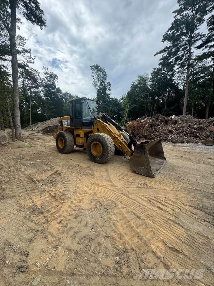 CAT 930G Kolesni nakladalci