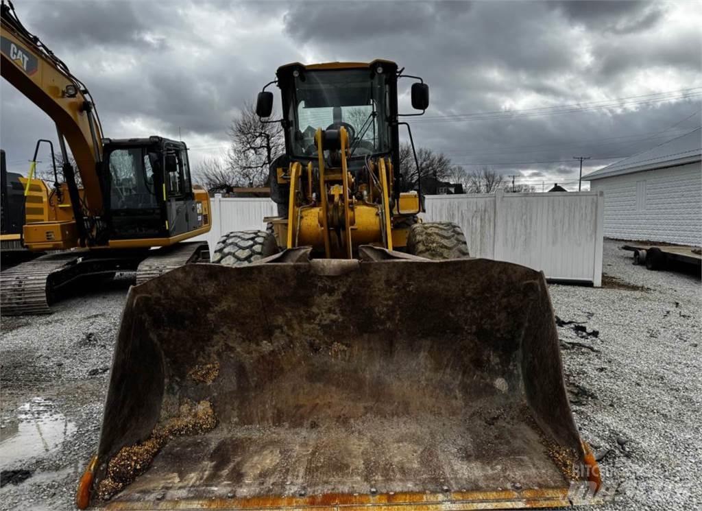 CAT 930K Kolesni nakladalci