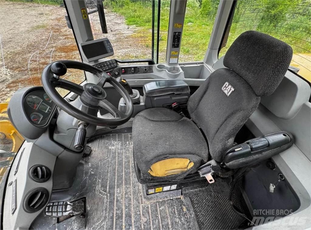 CAT 930K Kolesni nakladalci