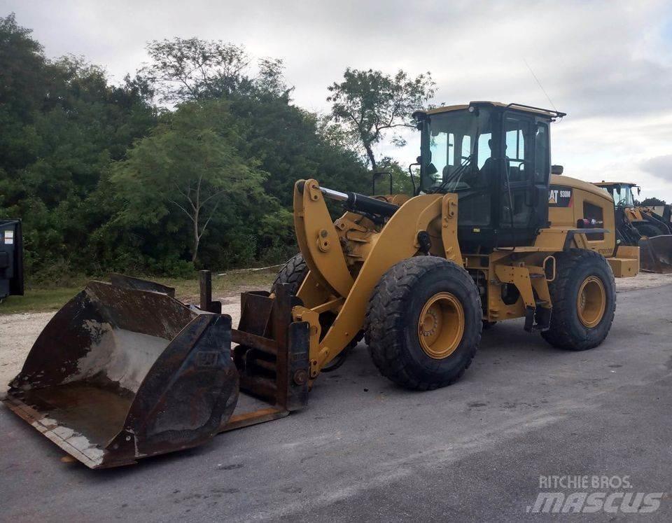 CAT 930M Kolesni nakladalci