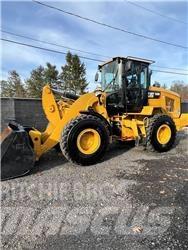 CAT 930M Kolesni nakladalci