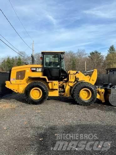 CAT 930M Kolesni nakladalci