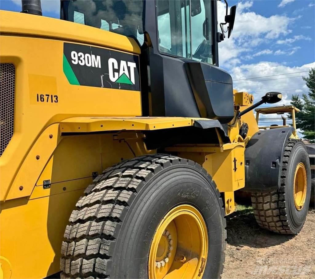 CAT 930M Kolesni nakladalci