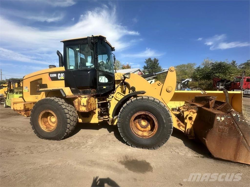 CAT 930M Kolesni nakladalci