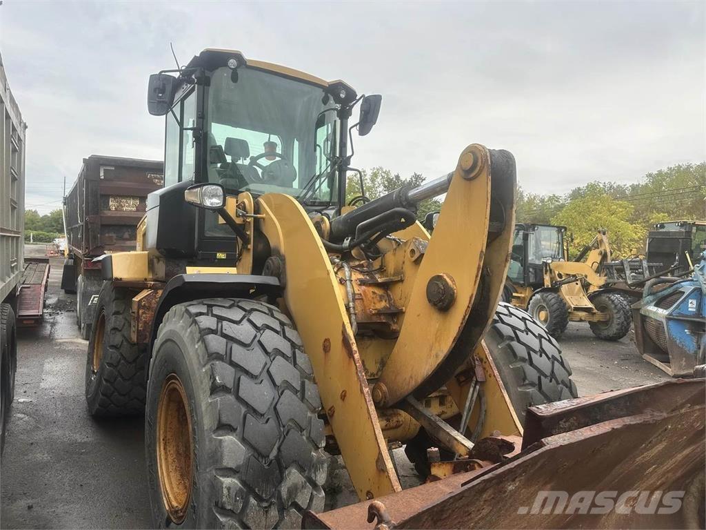 CAT 930M Kolesni nakladalci