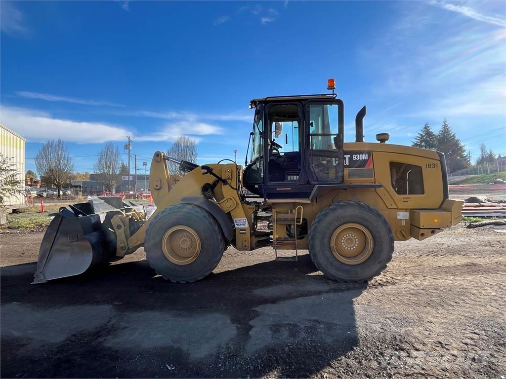 CAT 930M Kolesni nakladalci