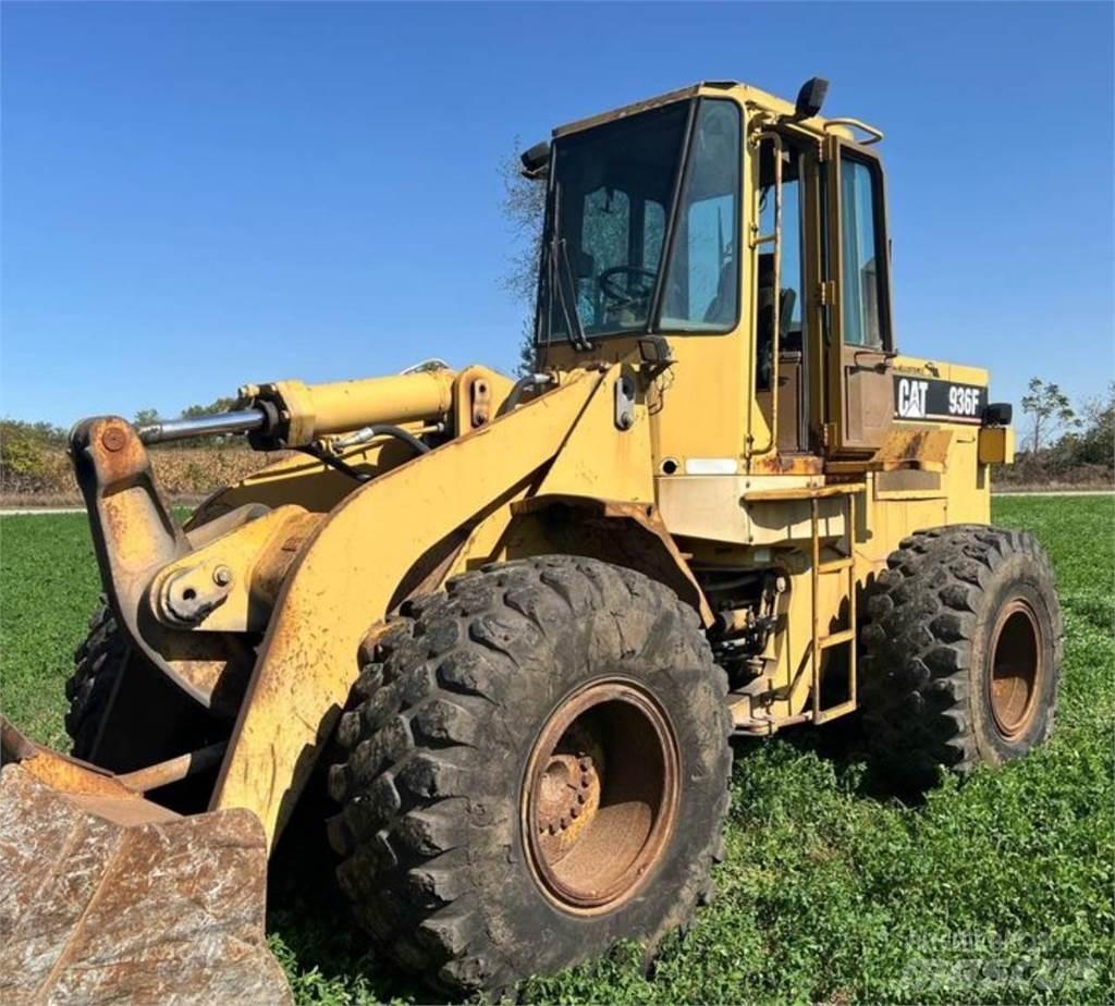 CAT 936F Kolesni nakladalci