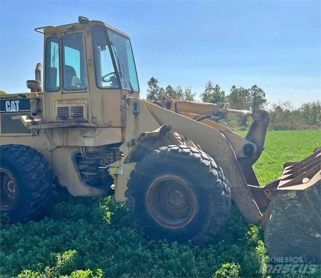 CAT 936F Kolesni nakladalci