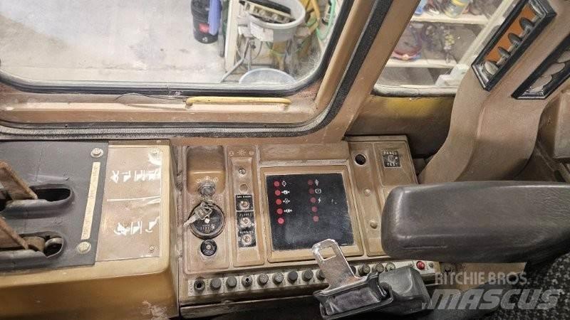 CAT 936F Kolesni nakladalci