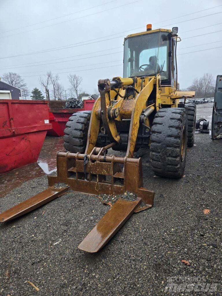 CAT 938F Kolesni nakladalci