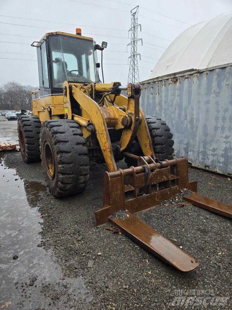 CAT 938F Kolesni nakladalci