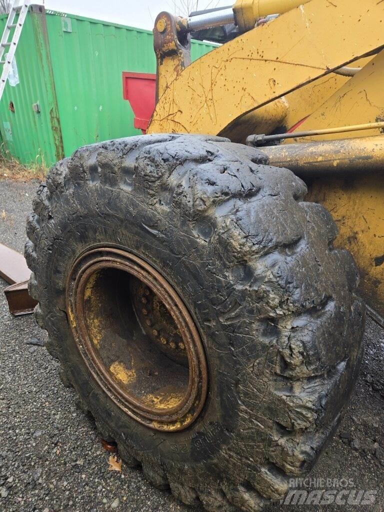 CAT 938F Kolesni nakladalci