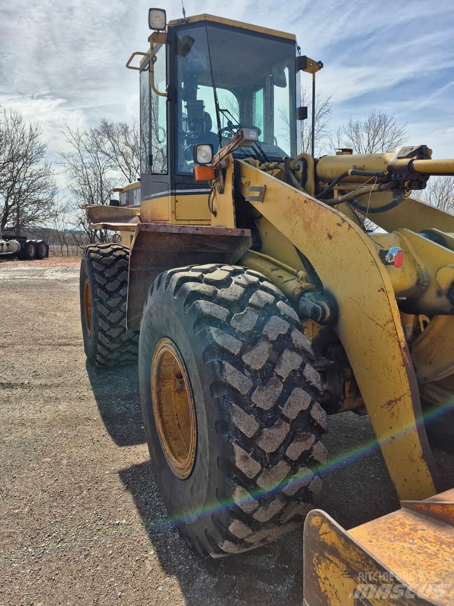 CAT 938F Kolesni nakladalci