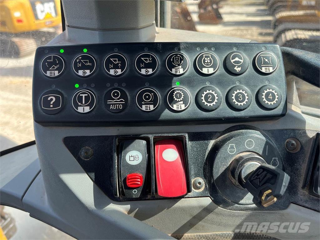 CAT 938K Kolesni nakladalci