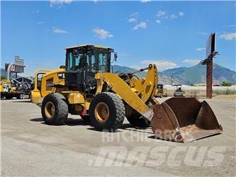 CAT 938M Kolesni nakladalci