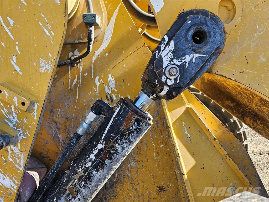 CAT 938M Kolesni nakladalci