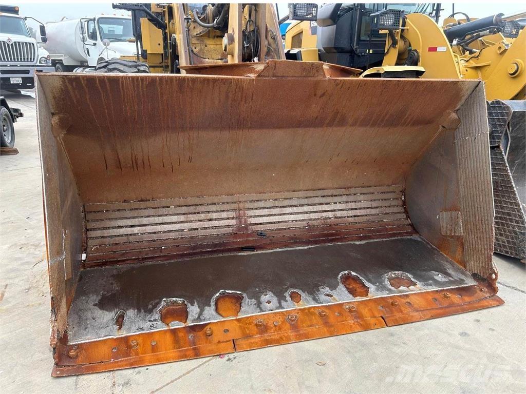 CAT 938M Kolesni nakladalci