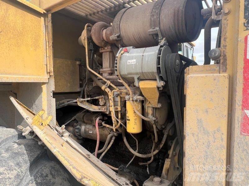 CAT 950B Kolesni nakladalci