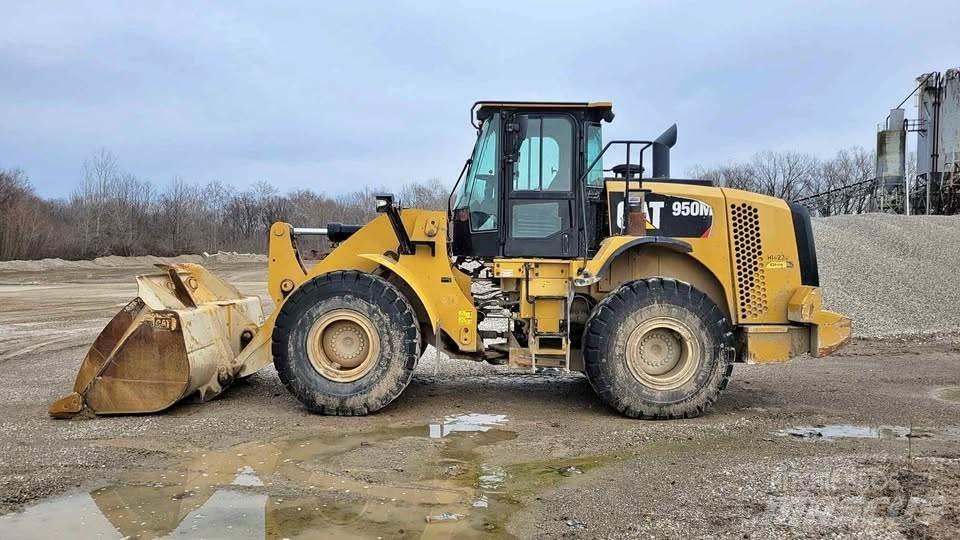 CAT 950M Kolesni nakladalci