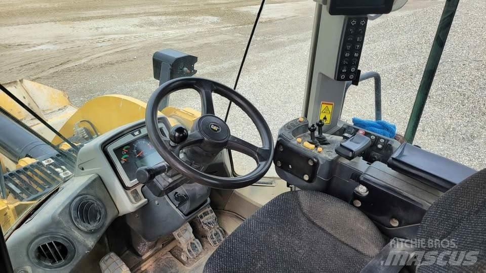 CAT 950M Kolesni nakladalci