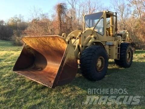 CAT 966 Kolesni nakladalci