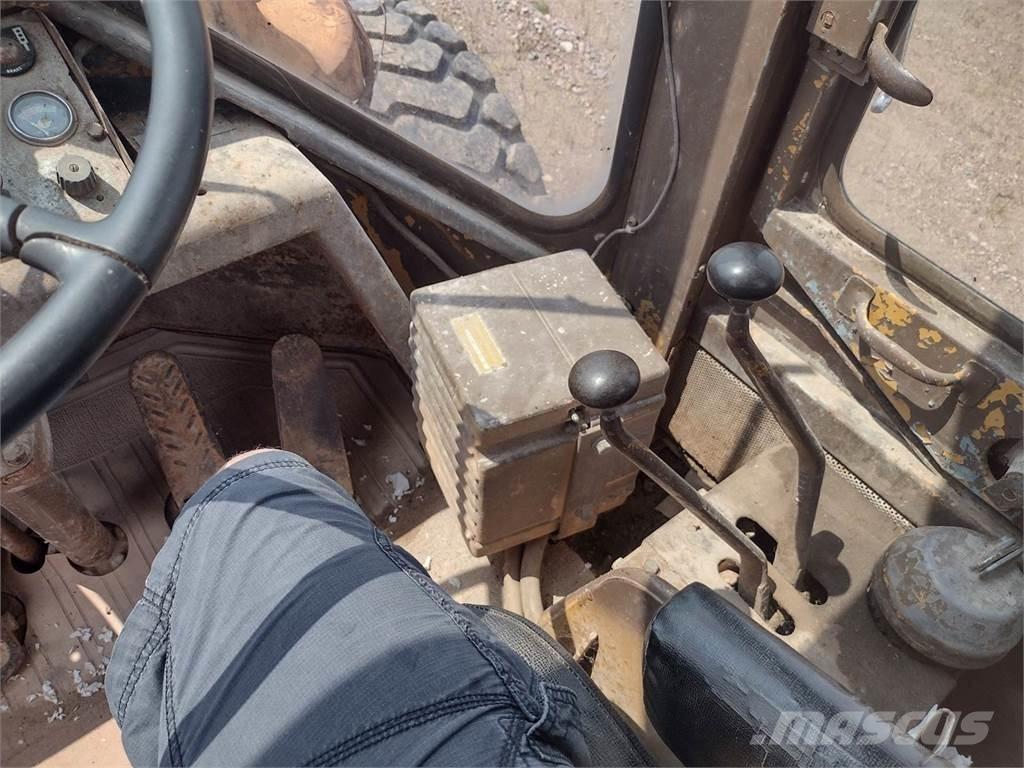 CAT 966C Kolesni nakladalci