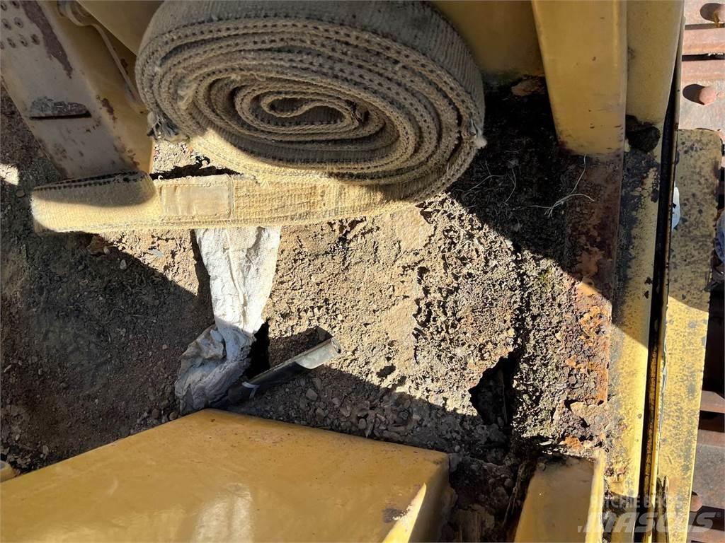 CAT 973 Nakladalci goseničarji