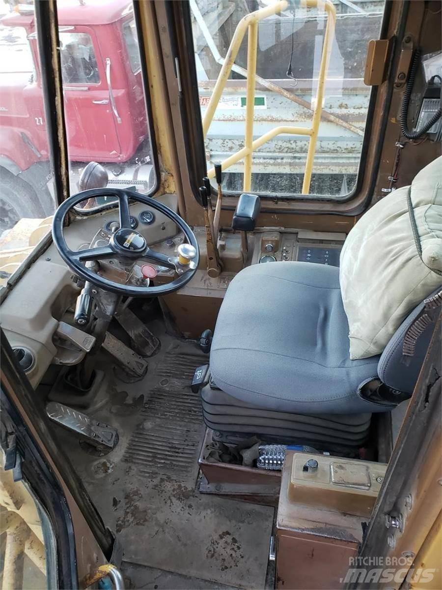 CAT 980C Kolesni nakladalci