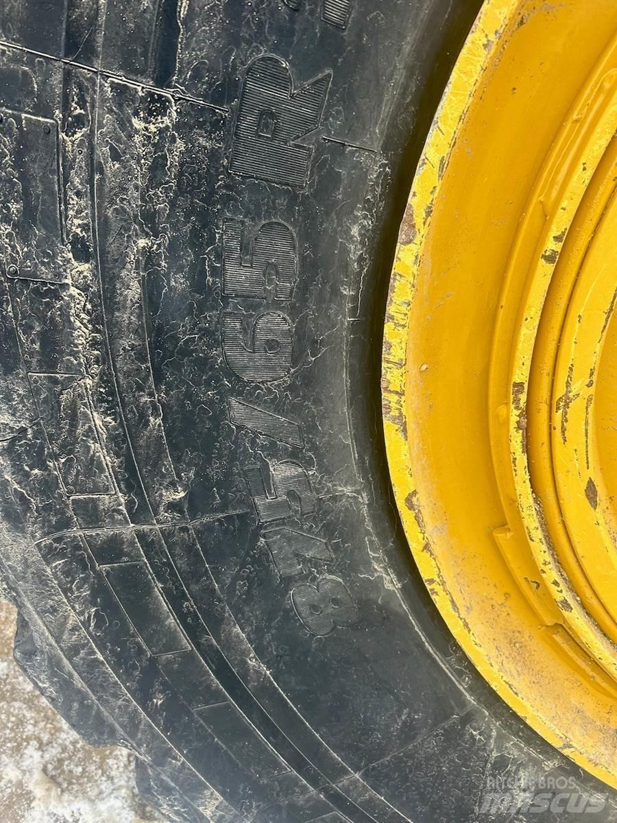 CAT 980M Kolesni nakladalci