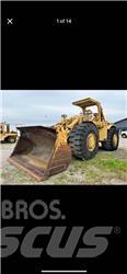 CAT 988 Kolesni nakladalci
