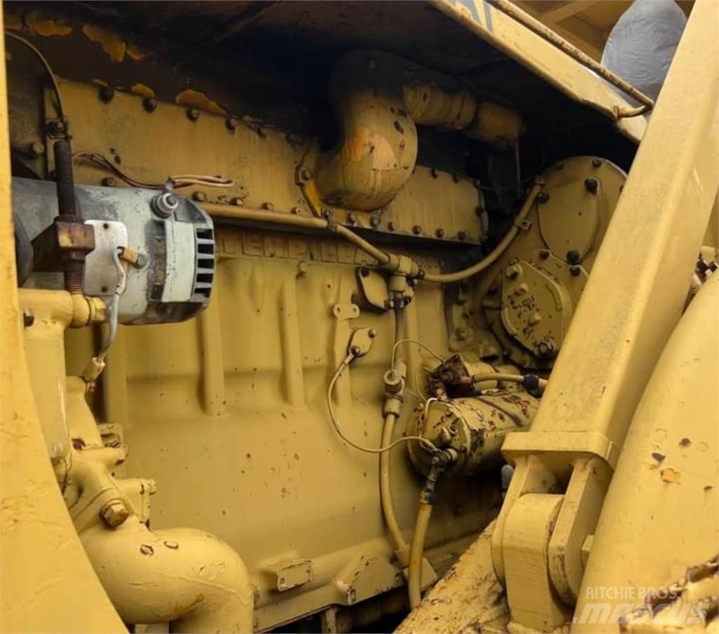 CAT 988 Kolesni nakladalci