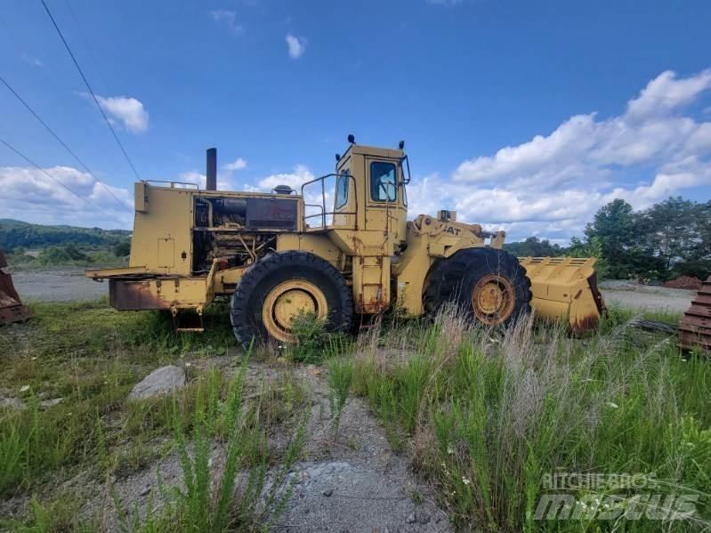 CAT 988B Kolesni nakladalci