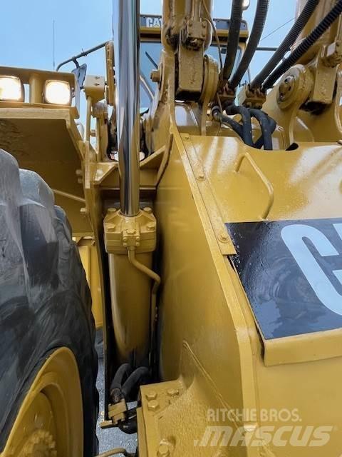 CAT 988B Kolesni nakladalci