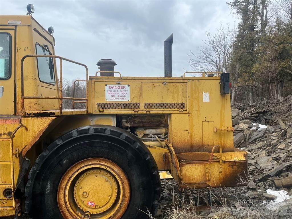 CAT 988B Kolesni nakladalci