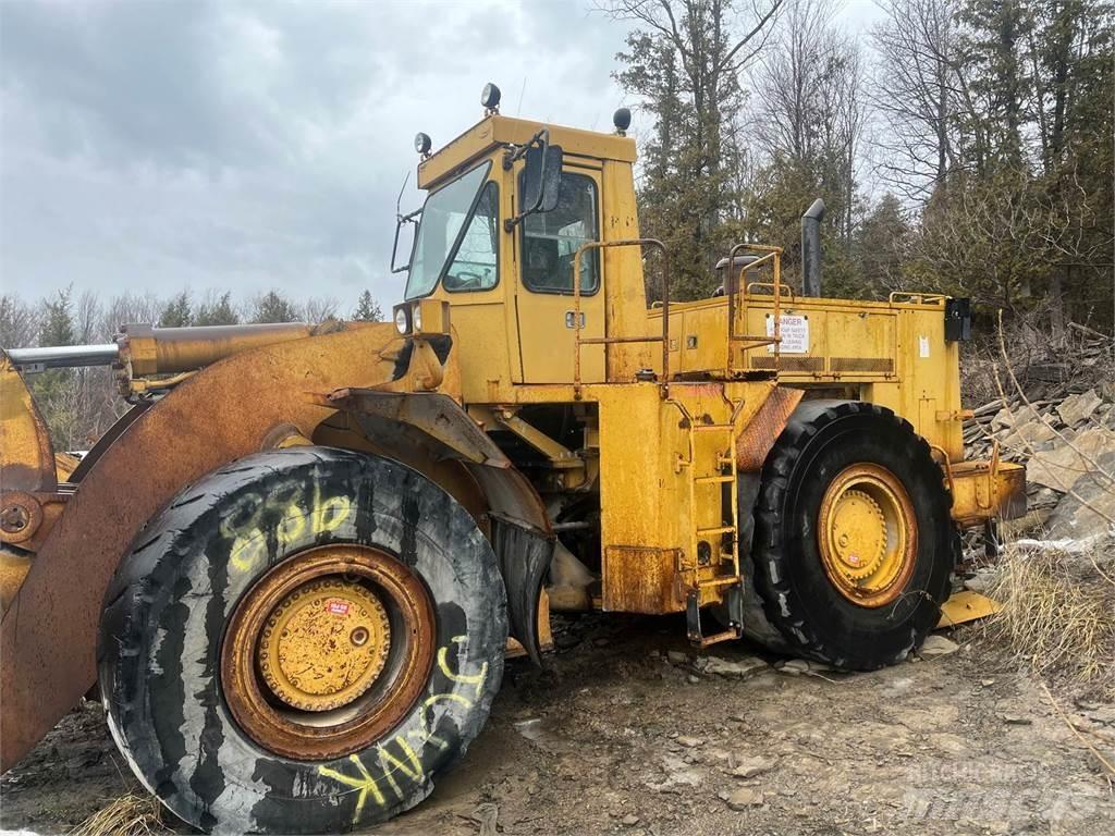 CAT 988B Kolesni nakladalci