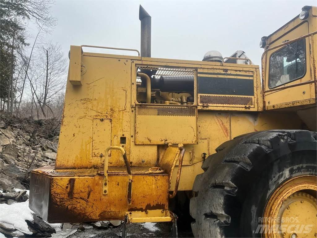 CAT 988B Kolesni nakladalci