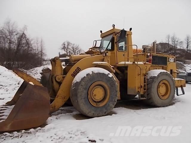 CAT 988B Kolesni nakladalci